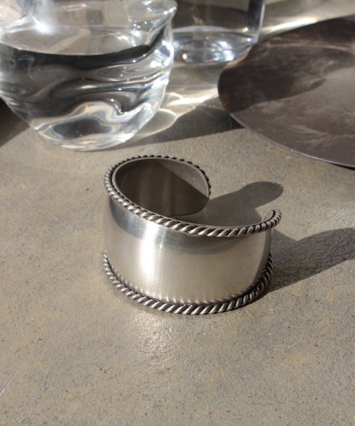 Soierie（ソワリー） バングル ツイスト バングル / Twist bangle