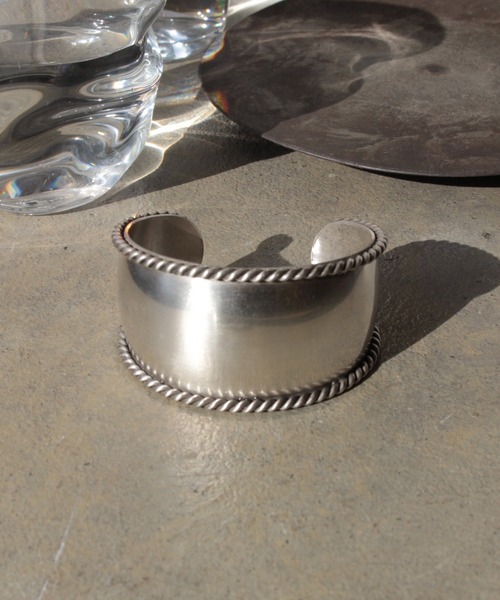 Soierie ソワリー ツイストバングル Twist bangle | Soierie Online Store