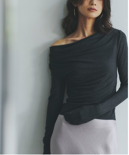 anuans（アニュアンス） tシャツ ギャザードレープカットトップス