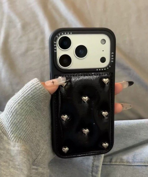 ハート型装飾の黒いケース スマホケース ハート スタッズ フェイクレザー iPhone ケース 13/14