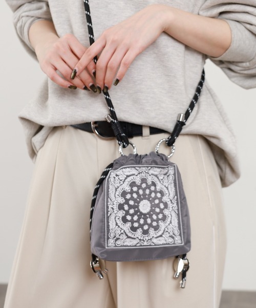 Crossi ショルダーバッグ バッグ バンダナ柄刺繍 巾着ショルダーバッグ
