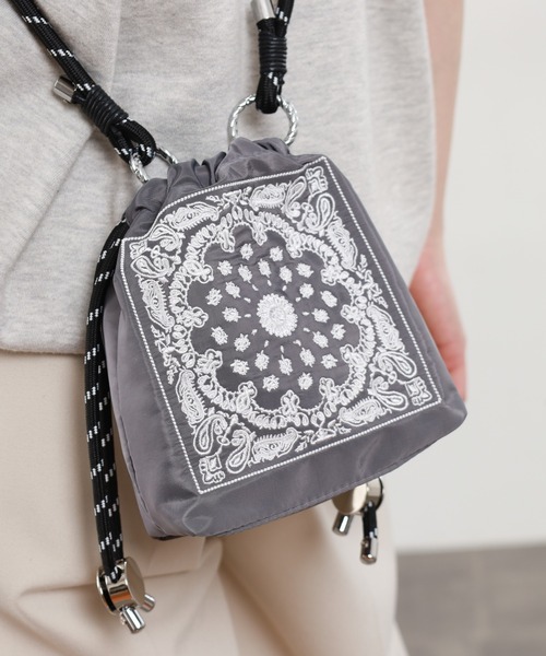Crossi ショルダーバッグ バッグ バンダナ柄刺繍 巾着ショルダーバッグ