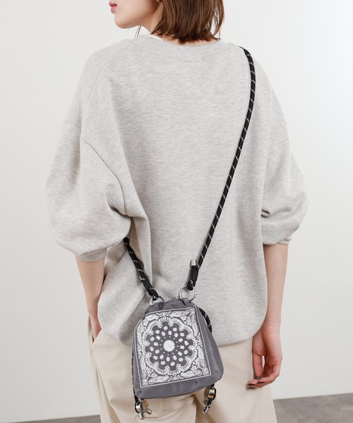 Crossi ショルダーバッグ バッグ バンダナ柄刺繍 巾着ショルダーバッグ
