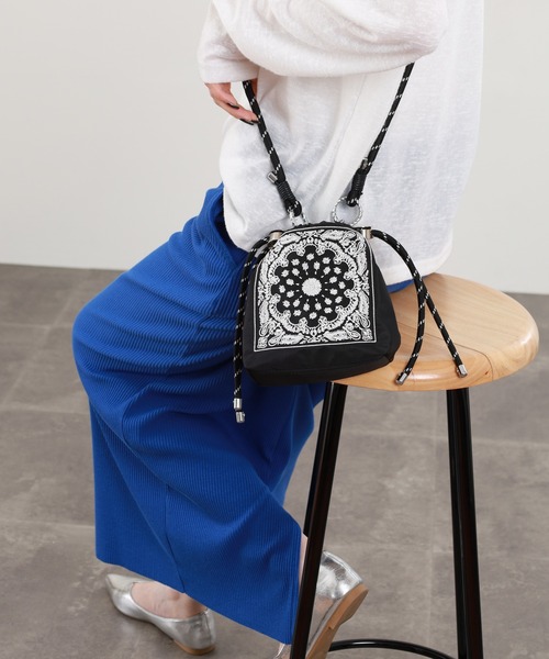 Crossi ショルダーバッグ バッグ バンダナ柄刺繍 巾着ショルダーバッグ