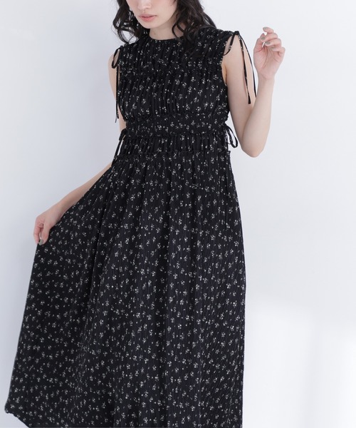 ワンピース フラワープリントドロストワンピースの画像
