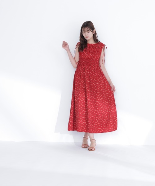 ワンピース フラワープリントドロストワンピースの画像