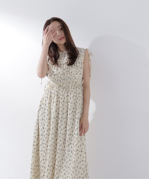 ワンピース フラワープリントドロストワンピースの画像