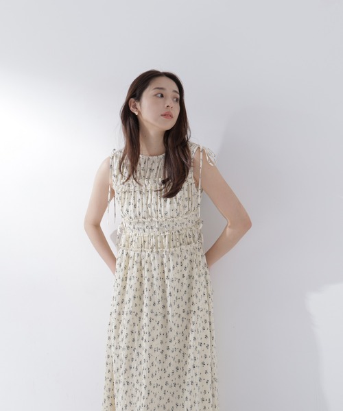 ワンピース フラワープリントドロストワンピースの画像