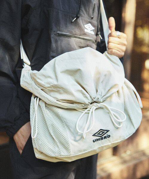 umbro（アンブロ） ショルダーバッグ FREE オフホワイト メンズ
