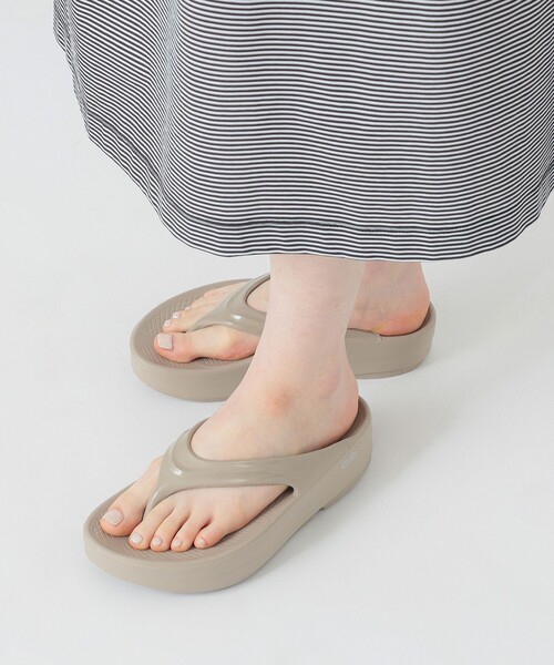 OOFOS OOmega 25cm ライトベージュ ウーフォス OOFOS OOMEGA OOAHH 2000730102232 （ベージュ