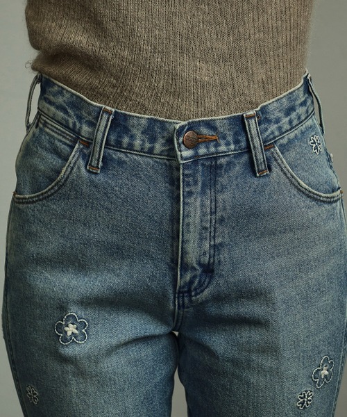 タグ付き新品使用　 EDWIN Wrangler フレアデニムパンツ　花刺繍 タグ付き新品使用 EDWIN Wrangler フレアデニムパンツ 花刺繍