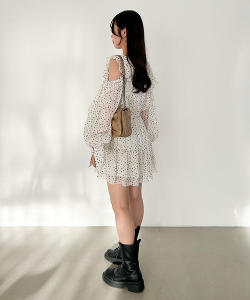 ショルダーパッド 英字プリント ミニ丈ワンピース 4061003 SLY | FRONT ZIP STITCH ショートワンピース (ワンピース(ミニ