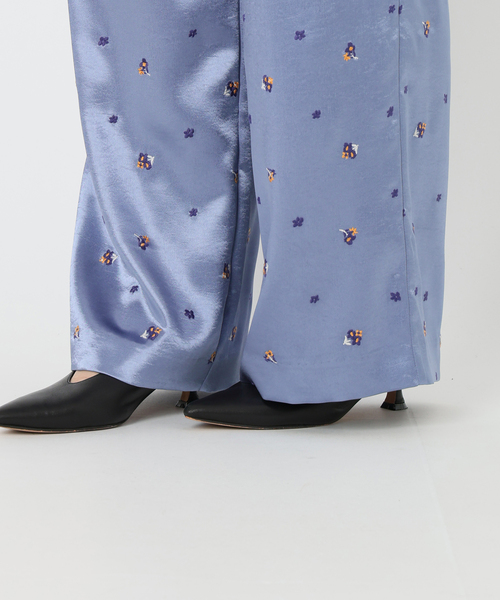 SLOBE IENA（スローブイエナ） パンツ flowerサテンストレートイージー