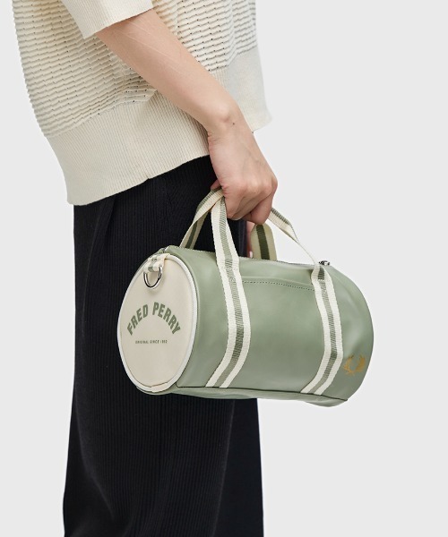 フレッドペリー　pｖｃレザーバッグ　ボストン　ショルダー　レトロ FRED PERRY ショルダーバッグ バッグ Classic Mini Barrel Bag
