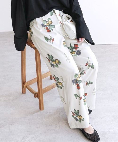 23区／44 リーフプリント タックワイドパンツ カーキ グリーン ボタニカル柄 reca（レカ） ワイドパンツ パンツ ボタニカル柄プリントタックパンツ