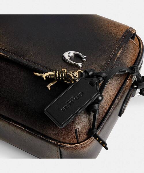 Coach ショルダーバッグ COACH ショルダーバッグ チャーター クロスボディ バッグ 24