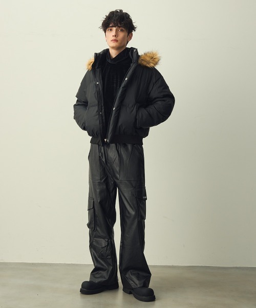 黒 合成皮革 カーゴパンツ ワイドレッグ Shoowtime（ショウタイム） カーゴパンツ Faux Leather Cargo Wide