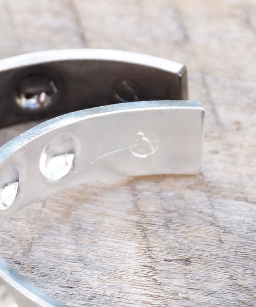 バングル Genri/「duck dive」Studded Bangle I メンズ レディースの画像