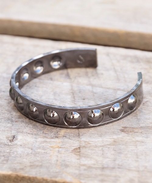 バングル Genri/「duck dive」Studded Bangle I メンズ レディースの画像