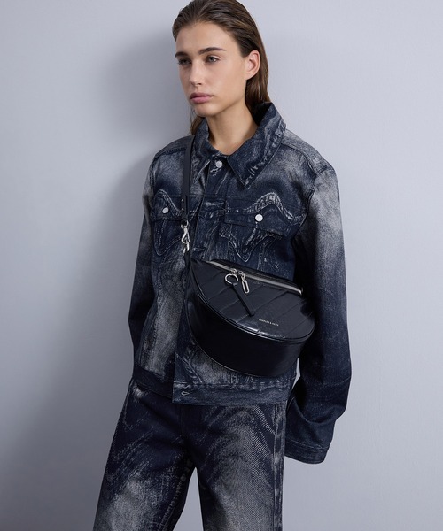 CHARLES & KEITH◆Philomena ハーフムーン クロスボディバッグ CHARLES ＆ KEITH ショルダーバッグ バッグ Philomena