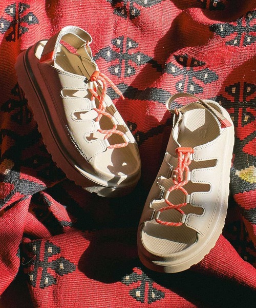 サンダル (UGG)W GOLDENGLOW TOGGLE レディースの画像