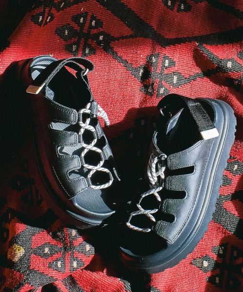 サンダル (UGG)W GOLDENGLOW TOGGLE レディースの画像