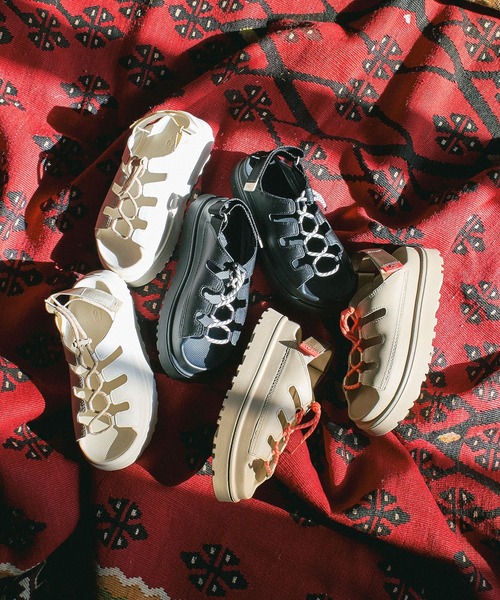 サンダル (UGG)W GOLDENGLOW TOGGLE レディースの画像