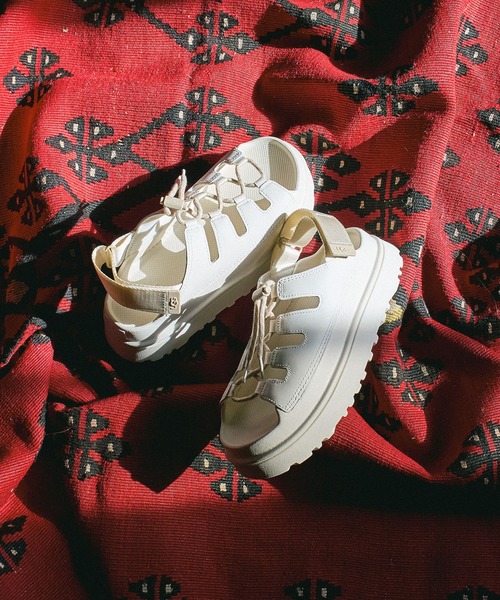 サンダル (UGG)W GOLDENGLOW TOGGLE レディースの画像