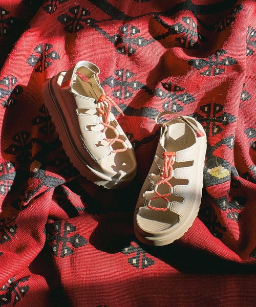 サンダル (UGG)W GOLDENGLOW TOGGLE レディースの画像