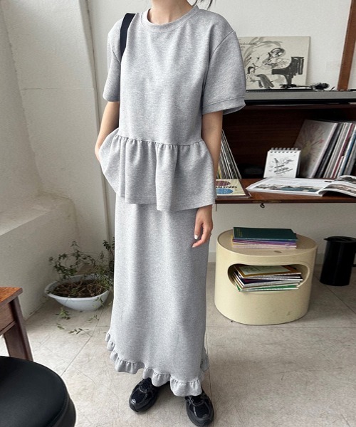 セットアップ ペプラムトップス×フリルスカートセットアップ