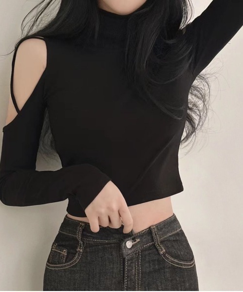 未使用ジャンティ　黒レース クロップドトップ ハイネック semuse tシャツ オープンショルダークロップド丈ハイネックロンT