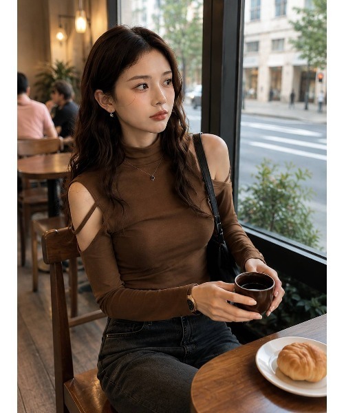 semuse tシャツ オープンショルダークロップド丈ハイネックロンT