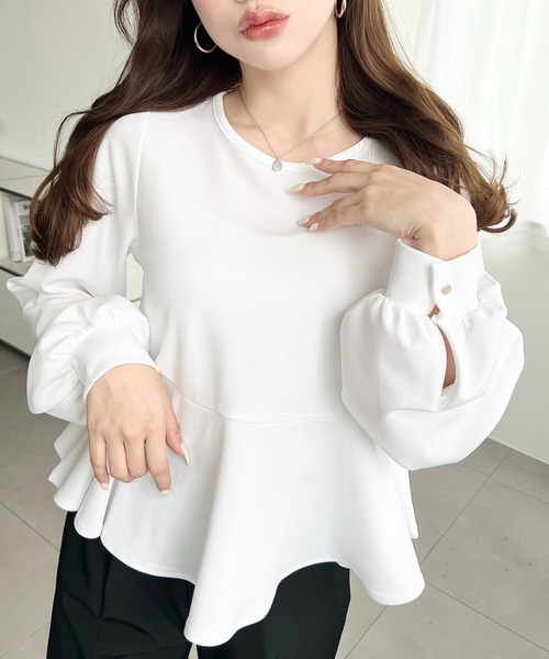 週末限定価格　PATOU ペプラム Tシャツ ホワイト　未使用品 moment+ tシャツ しわになりにくい長袖ストレッチジョーゼットペプラム
