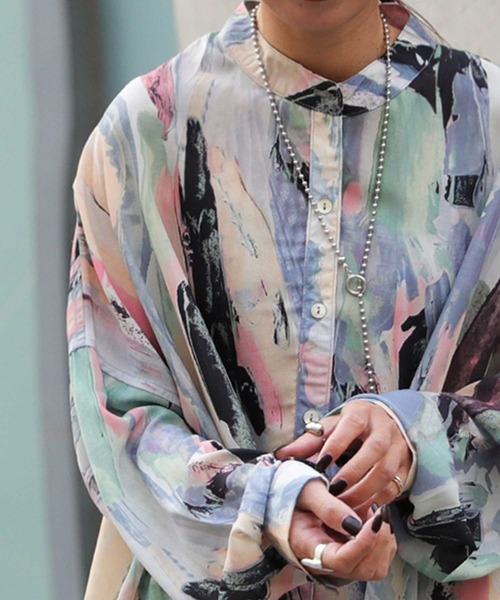 antiqua（アンティカ） ブラウス シャツ 水彩プリント風アート柄シアー