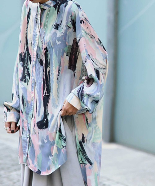 antiqua（アンティカ） ブラウス シャツ 水彩プリント風アート柄シアー