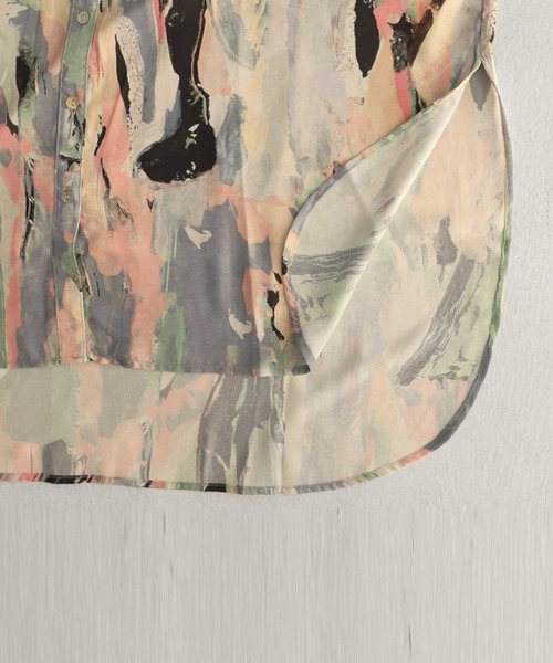 antiqua（アンティカ） ブラウス シャツ 水彩プリント風アート柄シアー