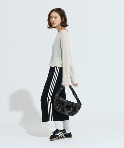 adidas（アディダス） ショルダーバッグ コンパクトなショルダーバッグ