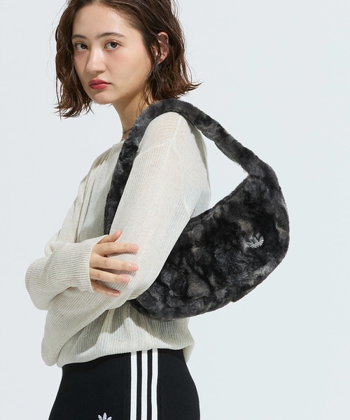 adidas（アディダス） ショルダーバッグ コンパクトなショルダーバッグ