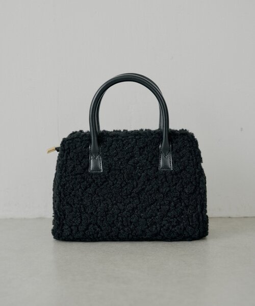 Chico（チコ） ボストンバッグ ロゴチャーム付きスエードムートン