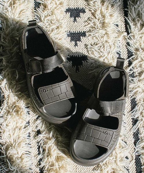 UGG Australia（アグオーストラリア） 厚底 ugg サンダル (UGG)W
