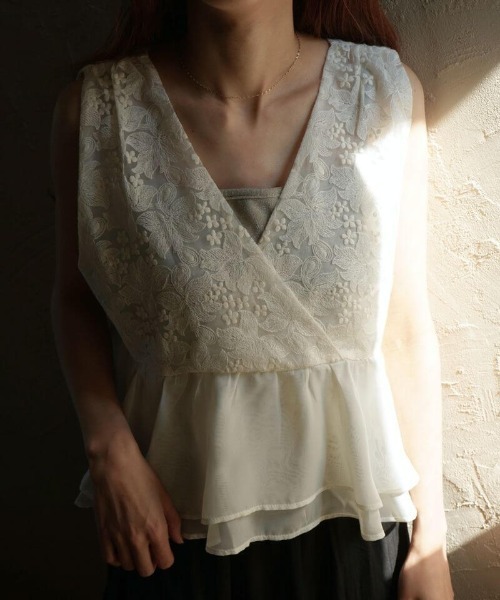 lace bustier レースビスチェ　キャミソールwillfully flower（ファッション） キャミソール ボタニカルレースビスチェ
