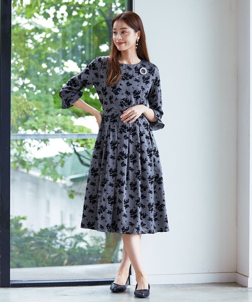 【美品✨】定価60,000円❤️トッカ✨サイズ00✨秋冬物 Aラインワンピース Tiaclasse ワンピース 「安田美沙子さん着用」フラワーフロッキー