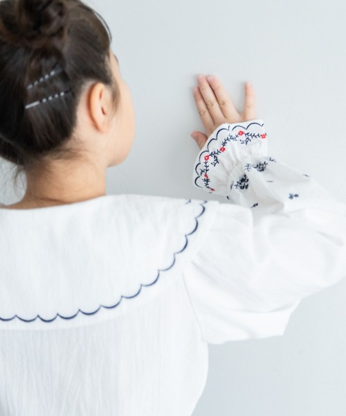 LOWRYS FARM（ローリーズファーム） ブラウス シャツ フラワーシシュウ