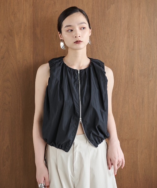 AIC. ベスト ジレ ダブルジップドロストノースリトップス