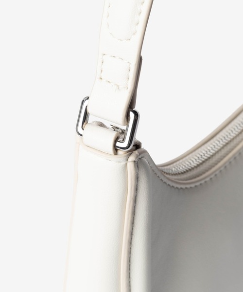 ラスト1点 CalvinKlein ショルダーバッグ 白 コンパクト メタルロゴ 