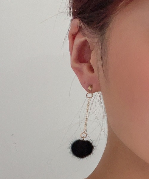 muure（ミュール） ピアス 「CHOUEL closet」シンプルファーボール