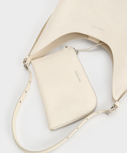 ★CHARLES&KEITH★Liv Embossed Shoulder Bag/送料込 CHARLES ＆ KEITH ショルダーバッグ バッグ Liv リブ クロック