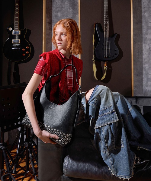 CHARLES ＆ KEITH ショルダーバッグ バッグ Liv リブ グロメット