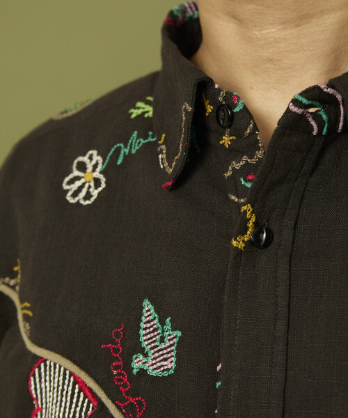 Freada（フリーダ） ブラウス シャツ モチーフ刺繍 柄シャツ