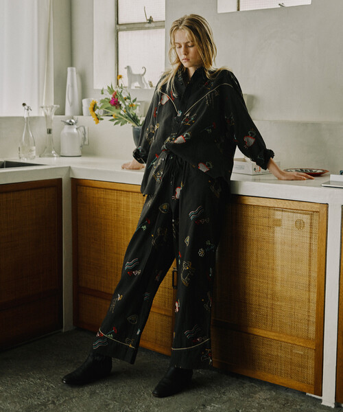 Freada（フリーダ） ブラウス シャツ モチーフ刺繍 柄シャツ